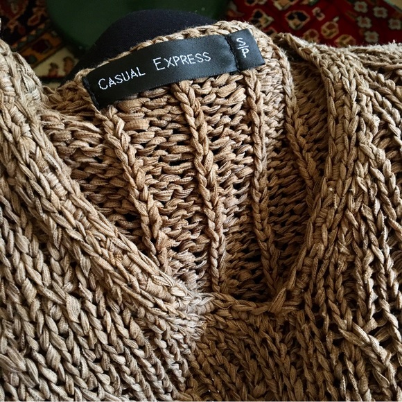 Ribbon Yarn Crochet V-neck with Bell Sleeve - Picture 4 of 4